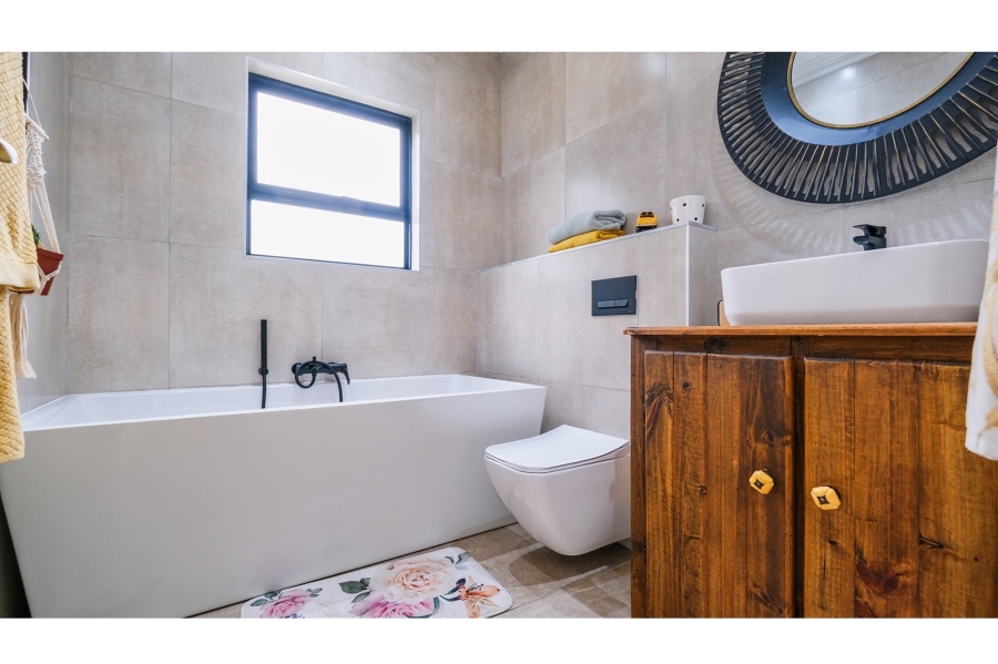 4 Bedroom Property for Sale in Heatherlands Western Cape